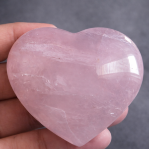 large a grade rose quartz heart 176g – soft blush pink healing crystal (71mm)